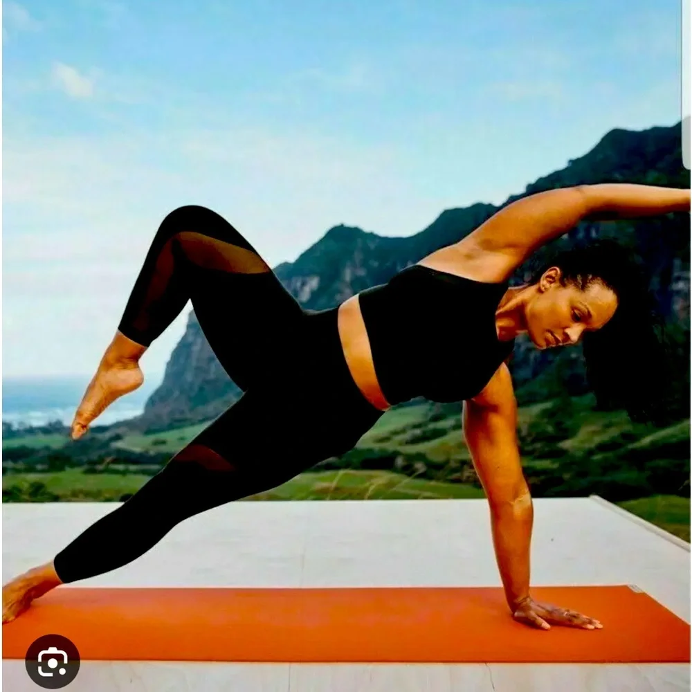 Athleta Salutation Stash Pocket II
Mesh 7/8 Tight,Black
SIZE XS - Picture 1 of 7